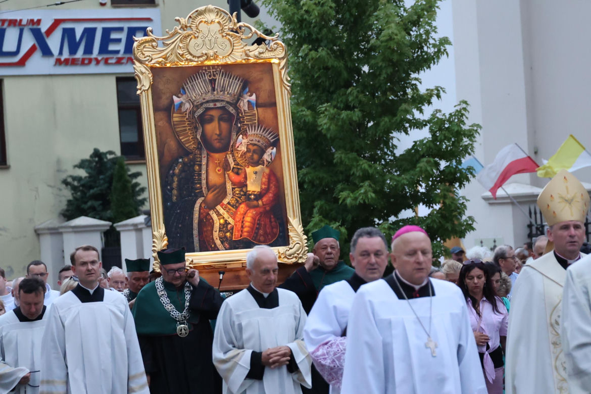 76. rocznica Cudu Lubelskiego. Procesja różańcowa w centrum Lublina