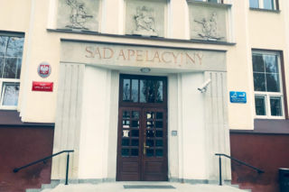 Dźgał uczniów nożem. Prokuratura chce wyższego wyroku