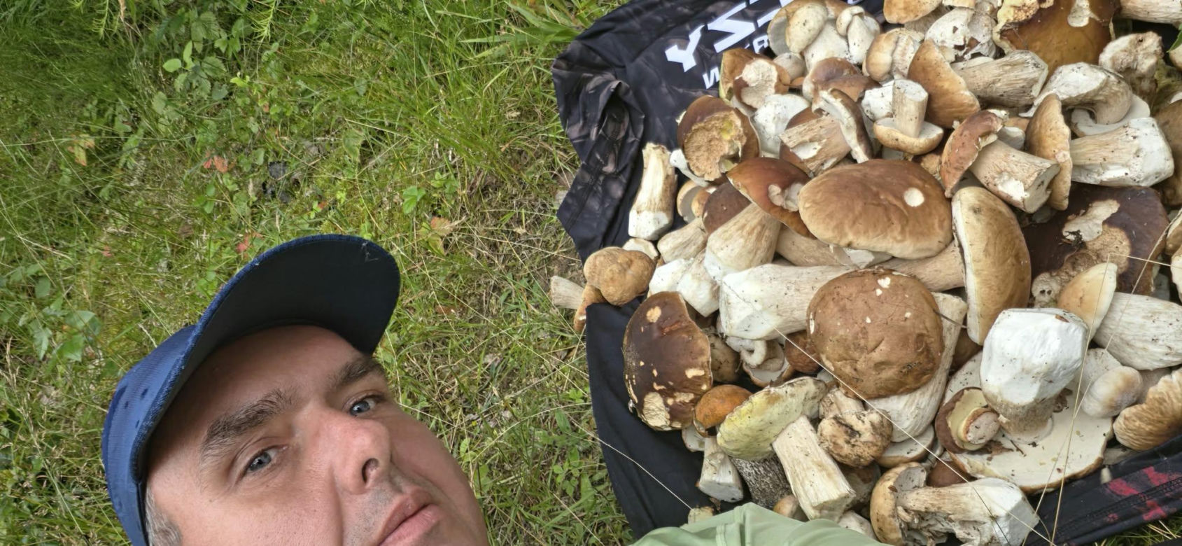 Grzybiarze zapełniają lasy w Świętokrzyskiem. Są borowiki, rydze i maślaki, ale jest pewien problem
