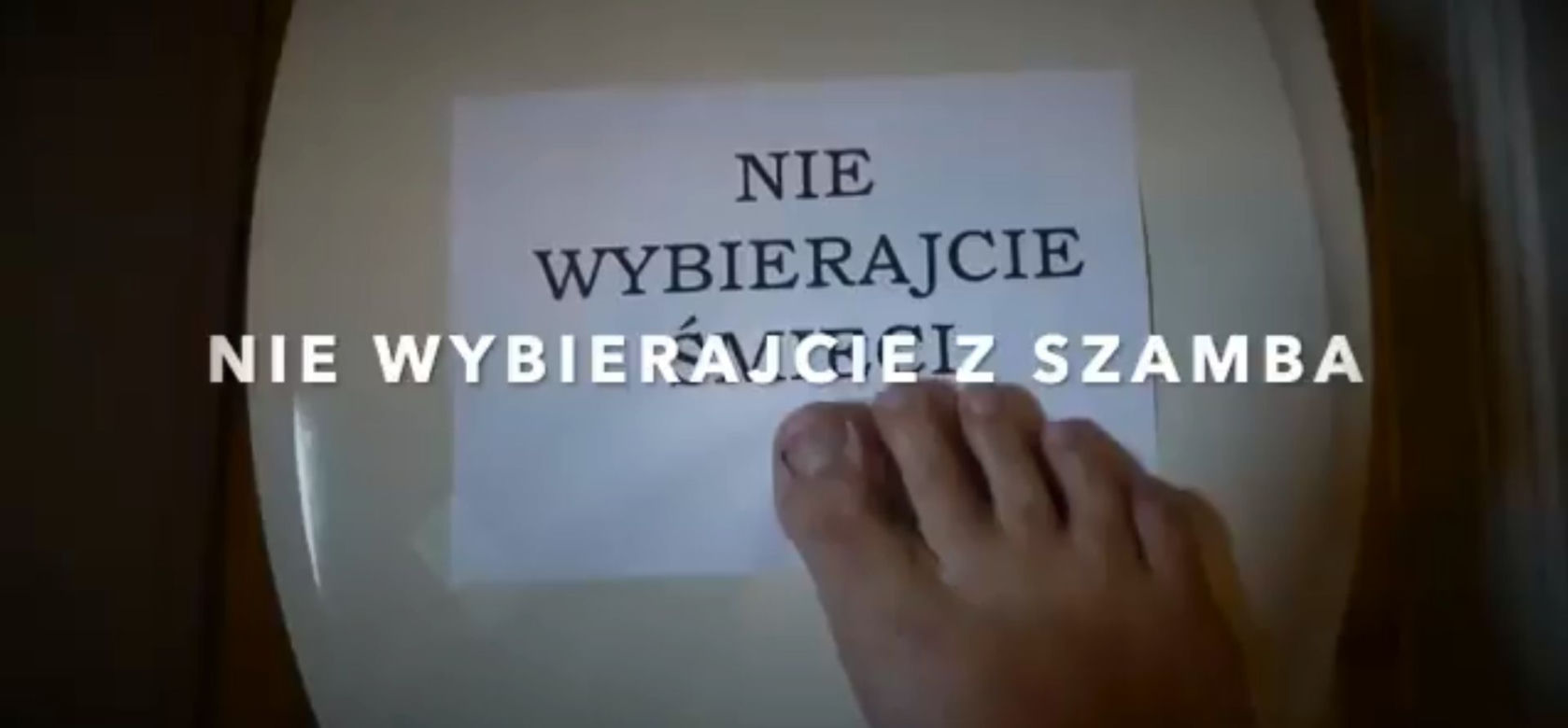 OBRZYDLIWE! Cejrowski zanurza ręce w sedesie i wyciąga kartkę z nazwiskiem kandydata! WYBORY 2020 