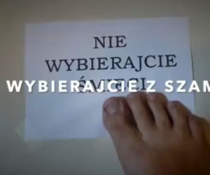 OBRZYDLIWE! Cejrowski zanurza ręce w sedesie i wyciąga kartkę z nazwiskiem kandydata! WYBORY 2020 