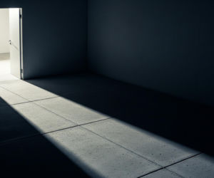 Gwałt w policyjnych koszarach. Kto odpowie za ten skandal?