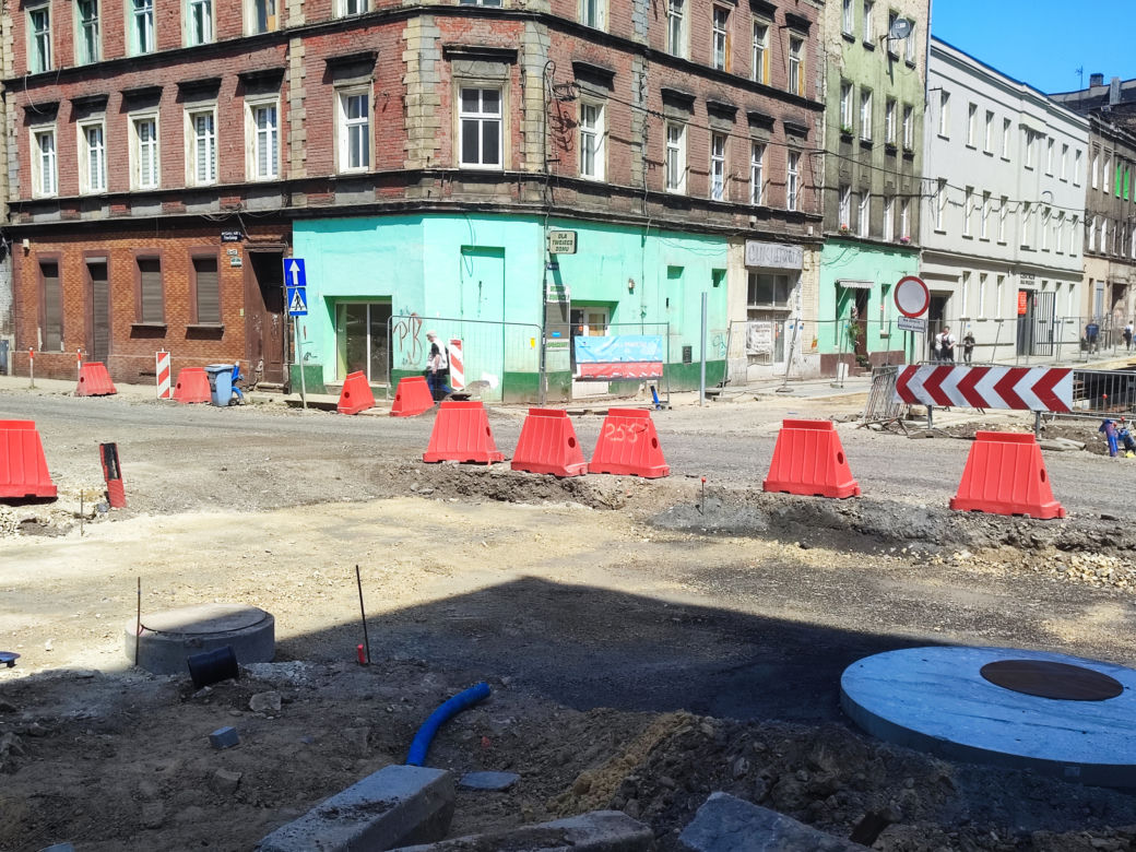Przebudowa ul. Piekarskiej w Bytomiu trwa. Zlecono dodatkowe prace 