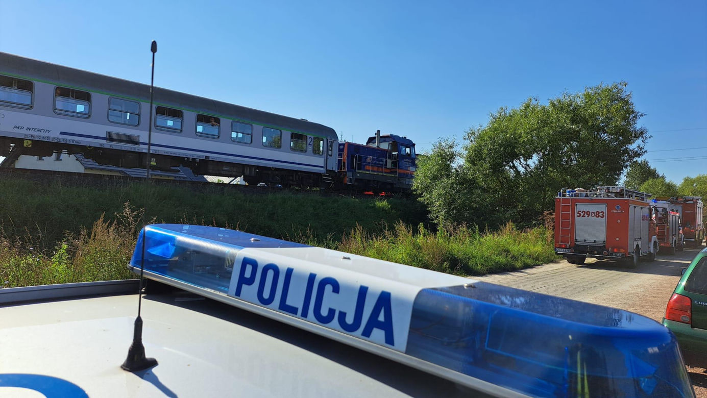Tragiczny wypadek w Starogardzie Gdańskim. Lokomotywa zmiażdżyła samochód