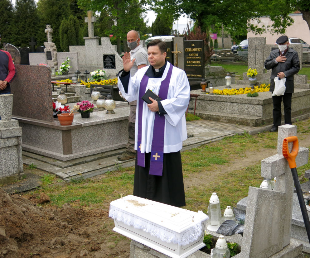 Zambrów. Pogrzeb noworodka znalezionego na wysypisku śmieci