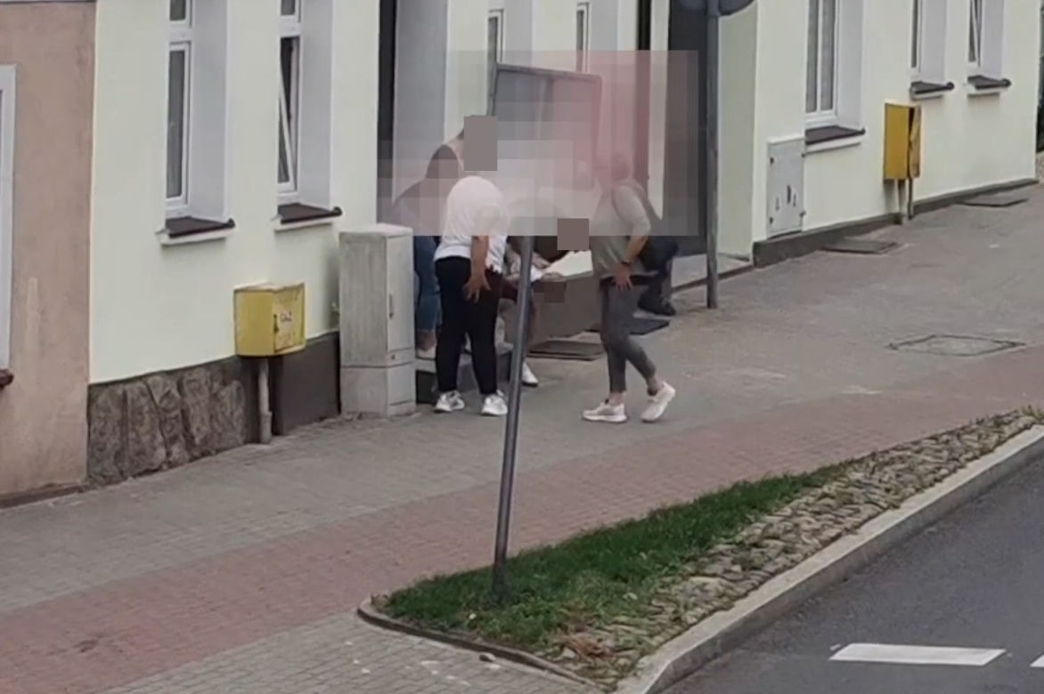 2,5-latek był siny i nie oddychał. Turysta desperacko oklepywał go plecach