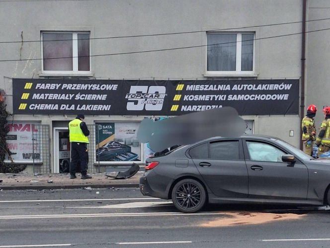 Seat wypadł z drogi. Do kolizji doprowadziła seniorka