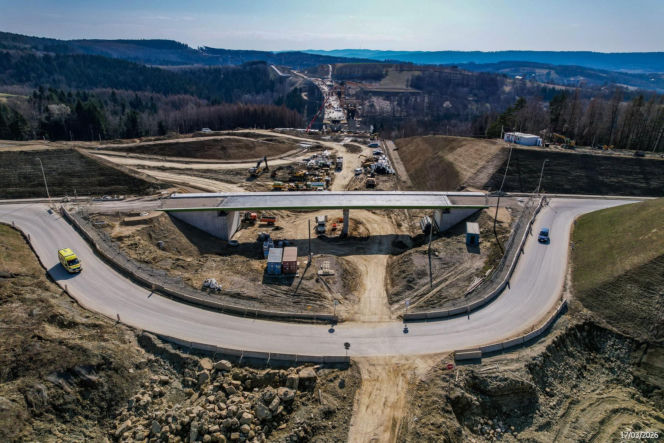 Najwyższa estakada w Polsce powstaje na S19 Babica Jawornik. Na plac budowy prowadzą serpentyny