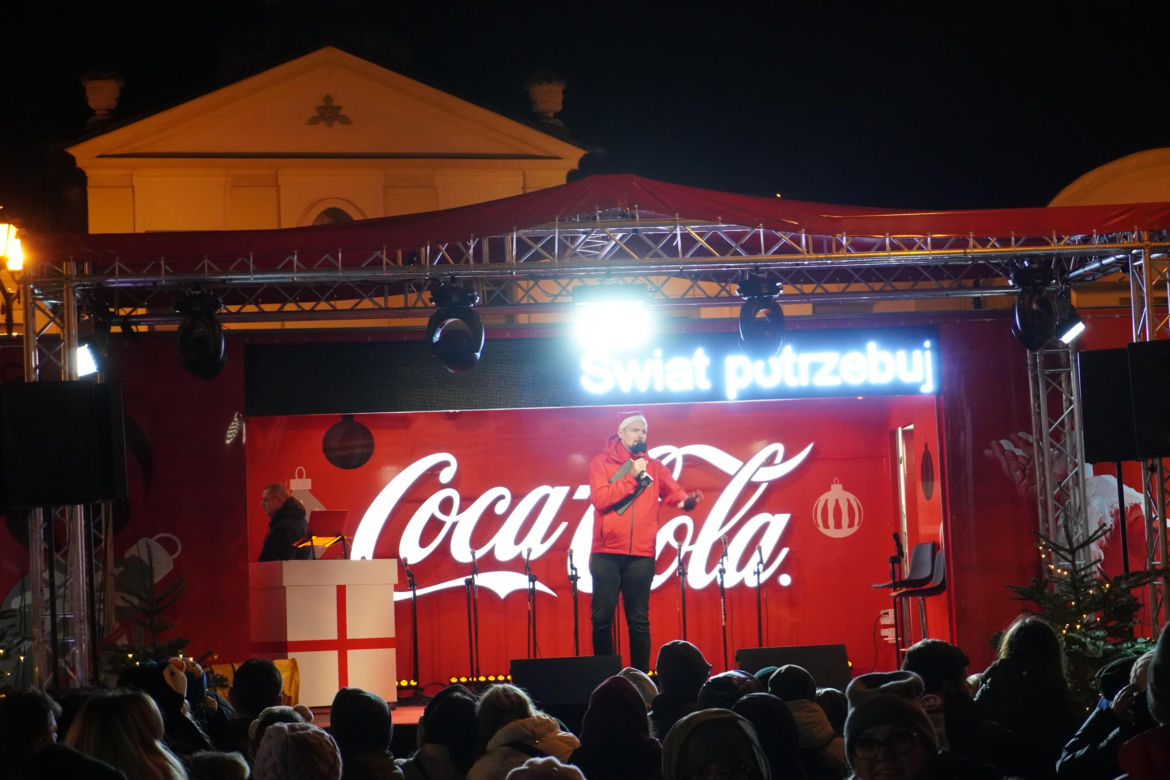 Ciężarówka Coca-cola w Białymstoku! Świąteczna atrakcja przyciągnęła tłumy mieszkańców na Rynek Kościuszki