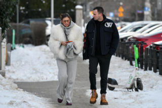 Klaudia Halejcio, mąż jej otworzył auto za całusa