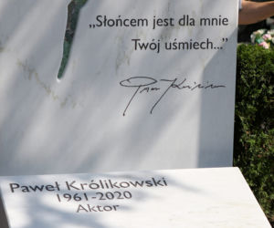 Nowy grób Pawła Królikowskiego na Powązkach Wojskowych