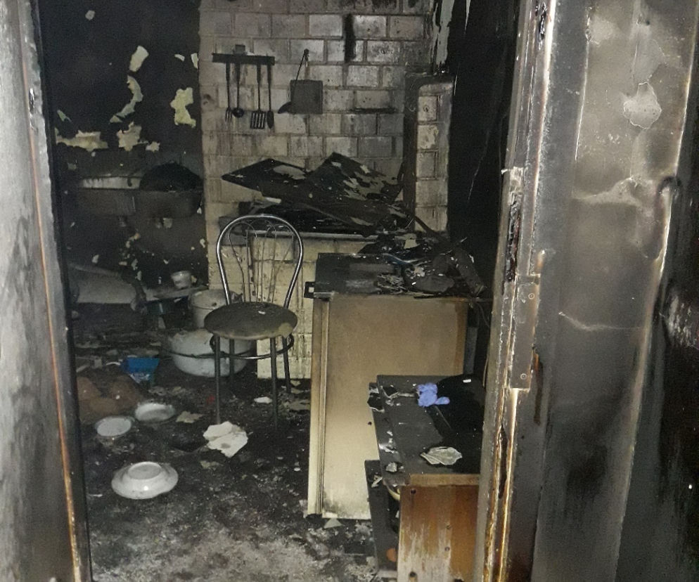 Goniądz. Tragiczny pożar budynku mieszkalnego. Nie żyje jedna osoba [ZDJĘCIA]