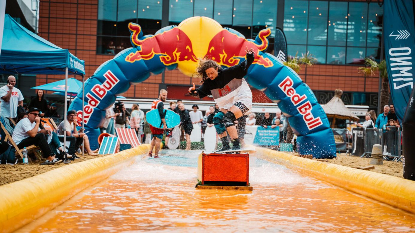 Red Bull Skim It w Manufakturze