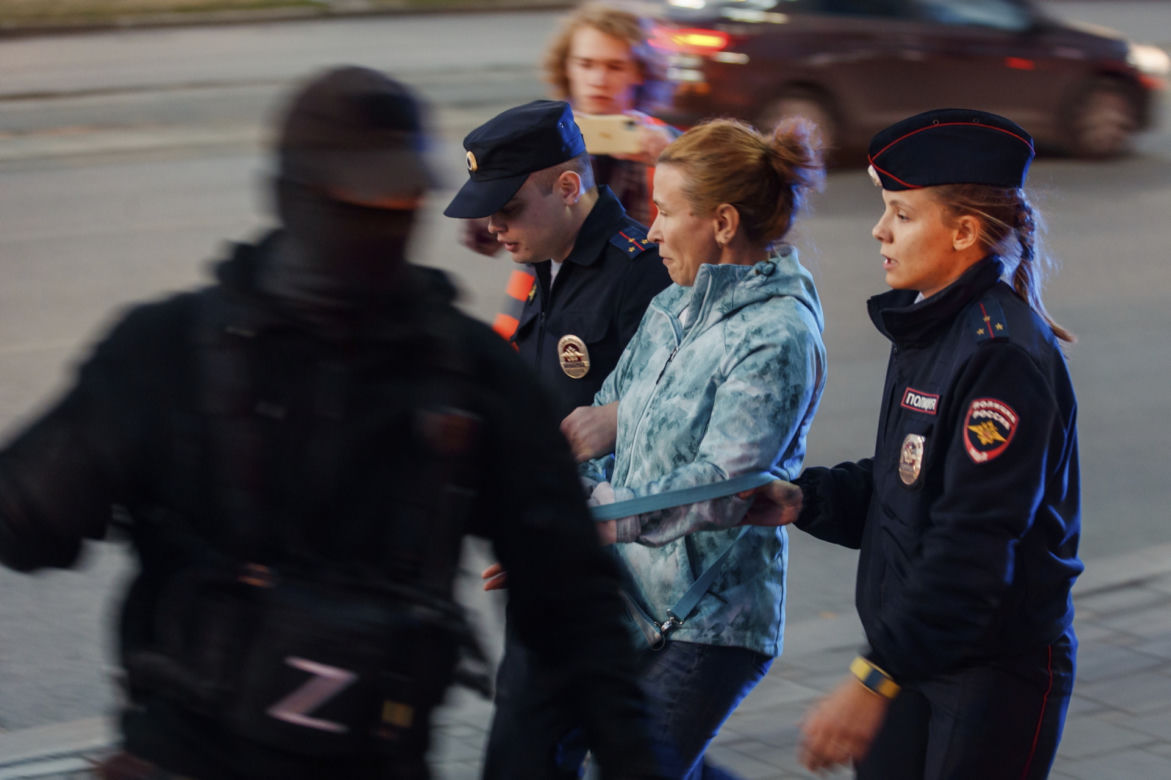 Uliczne protesty w Rosji! Zatrzymanych Putin wysyła na wojnę. Mobilizacja jednak powszechna?