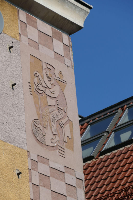 Sgraffito na elewacji. Skąd pochodzi technika sgraffito? Jak powstaje sgraffito?