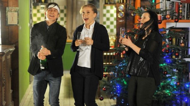 M jak miłość odcinek 1218. Franek Zarzycki (Piotr Nerlewski), Natalka (Marcjanna Lelek), Teresa Zarzycka (Jowita Budnik) - matka Franka