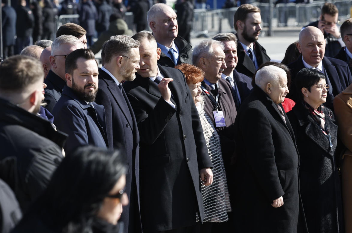 Rocznica katastrofy smoleńskiej. Prezydent Nawrocki uczcił pamięć zmarłych