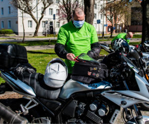 Koronawirus w Trójmieście. Jeżdżą na motorach i pomagają seniorom