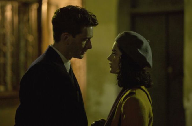 SZPIEDZY w WARSZAWIE odc. 1. Jean-Francois Mercier (David Tennant), Anna Skarbek (Janet Montgomery)