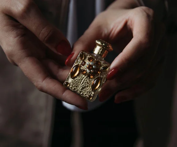 Perfumy arabskie – czym wyróżniają się orientalne kompozycje zapachowe?
