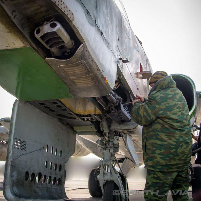 Działko GSz-30-2 pod nosem Su-25