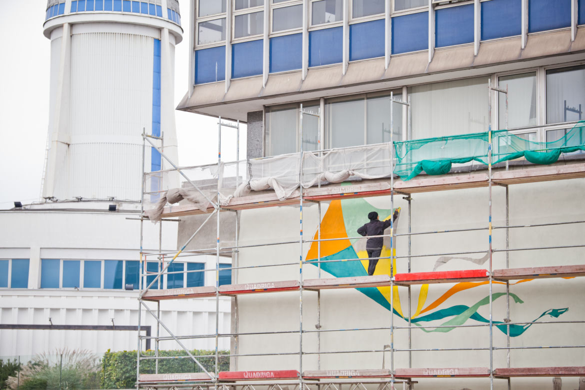 Poznań ma nowy mural. Przedstawia chłopca z latawcem