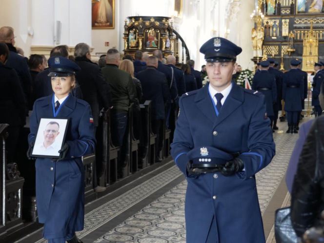 Piotr ubrał mundur, ucałował rodzinę i wyszedł do pracy. Jego serce nagle przestał bić