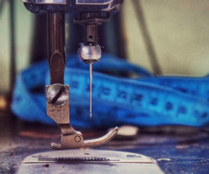 Nowa usługa w Żabce: poprawki krawieckie online