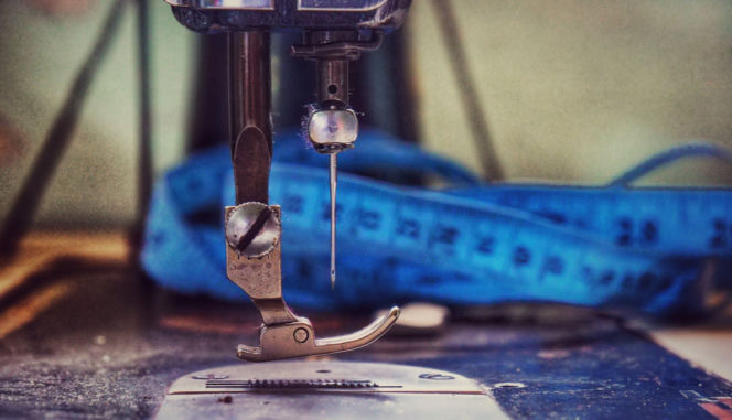 Nowa usługa w Żabce: poprawki krawieckie online