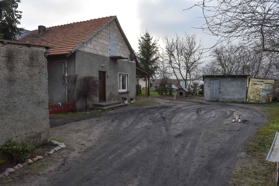 Próbowała uciec. Zadźgał ją i siebie