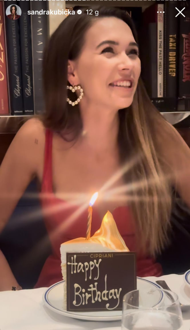 Sandra Kubicka pokazuje mężowi co stracił