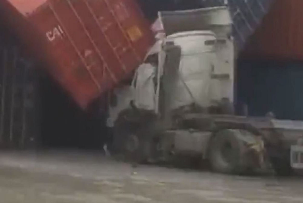 Wiatr przewrócił wieżę zegarową i tiry na ulicy! Armaggeddon w Turcji