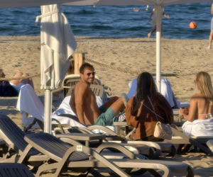 Mateusz Banasiuk na plaży w Sopocie. Tak wyglądał, gdy zrzucił koszulkę!
