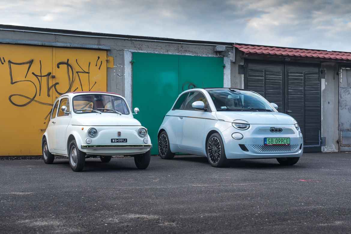 Elektryczny Fiat 500e i klasyczny Fiat 500