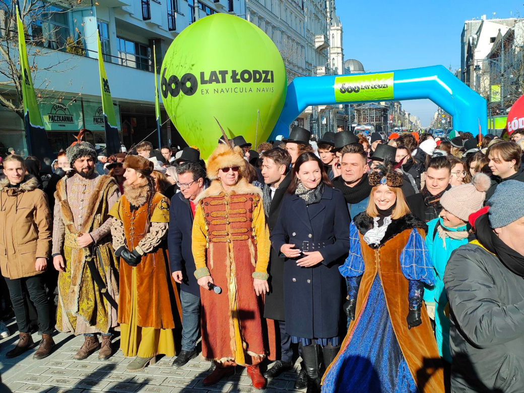 Polonez dla Łodzi. Zobacz, jak zatańczyli go mieszkańcy
