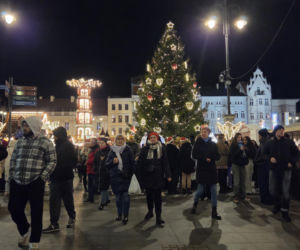 Miasto rozbłysło świąteczną magią! Tłumy na wielkim otwarciu Bydgoskiego Jarmarku Świątecznego