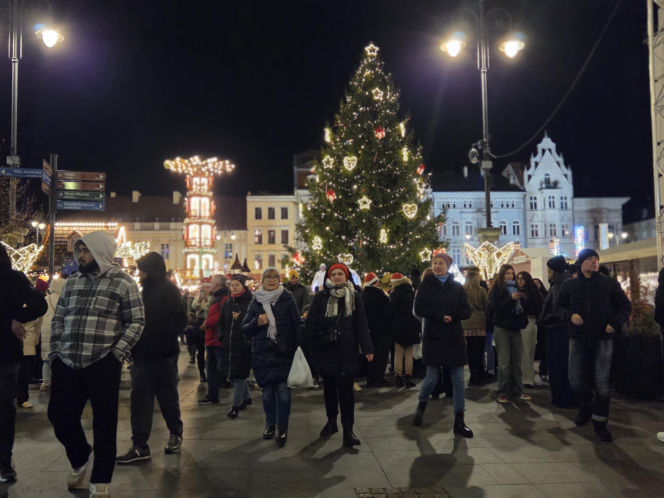 Miasto rozbłysło świąteczną magią! Tłumy na wielkim otwarciu Bydgoskiego Jarmarku Świątecznego