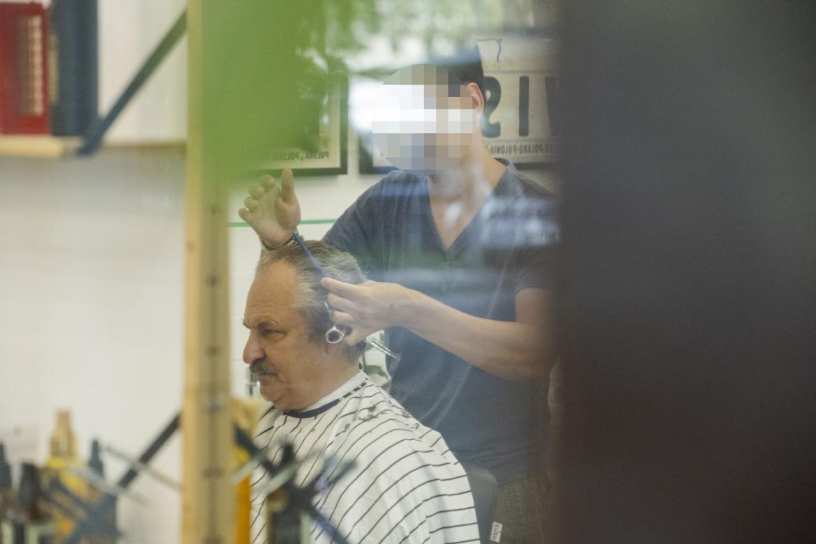 Marek Jakubiak robi brwi