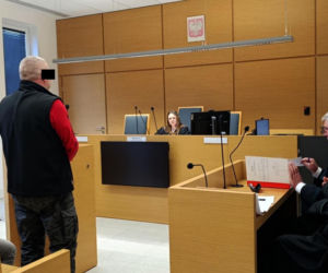 Spadł z noszy w drodze do szpitala, nie przeżył. Medycy oskarżeni o śmierć Ryszarda