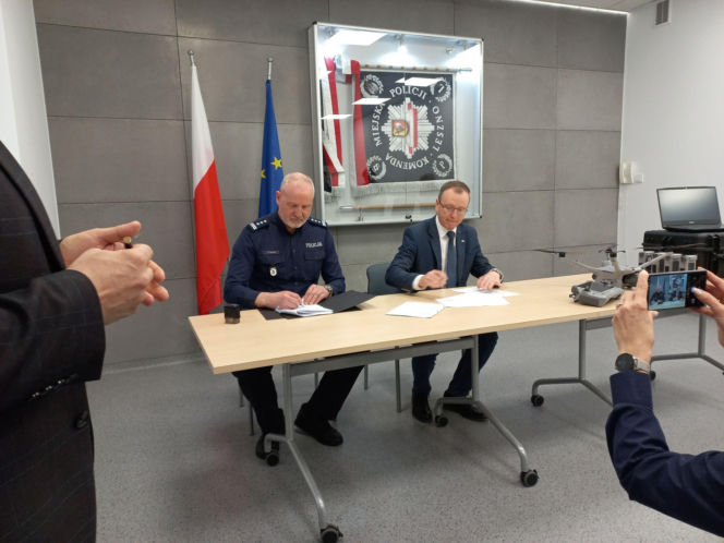 Strzeżcie się kierowcy! Komenda Miejska Policji w Lesznie dostała drona
