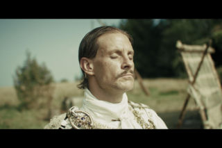 Dziki Sebastian Fabijański zachwyca i przeraża