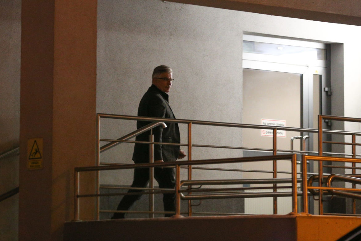 Premier Morawiecki czuwa przy ojcu Kornelu