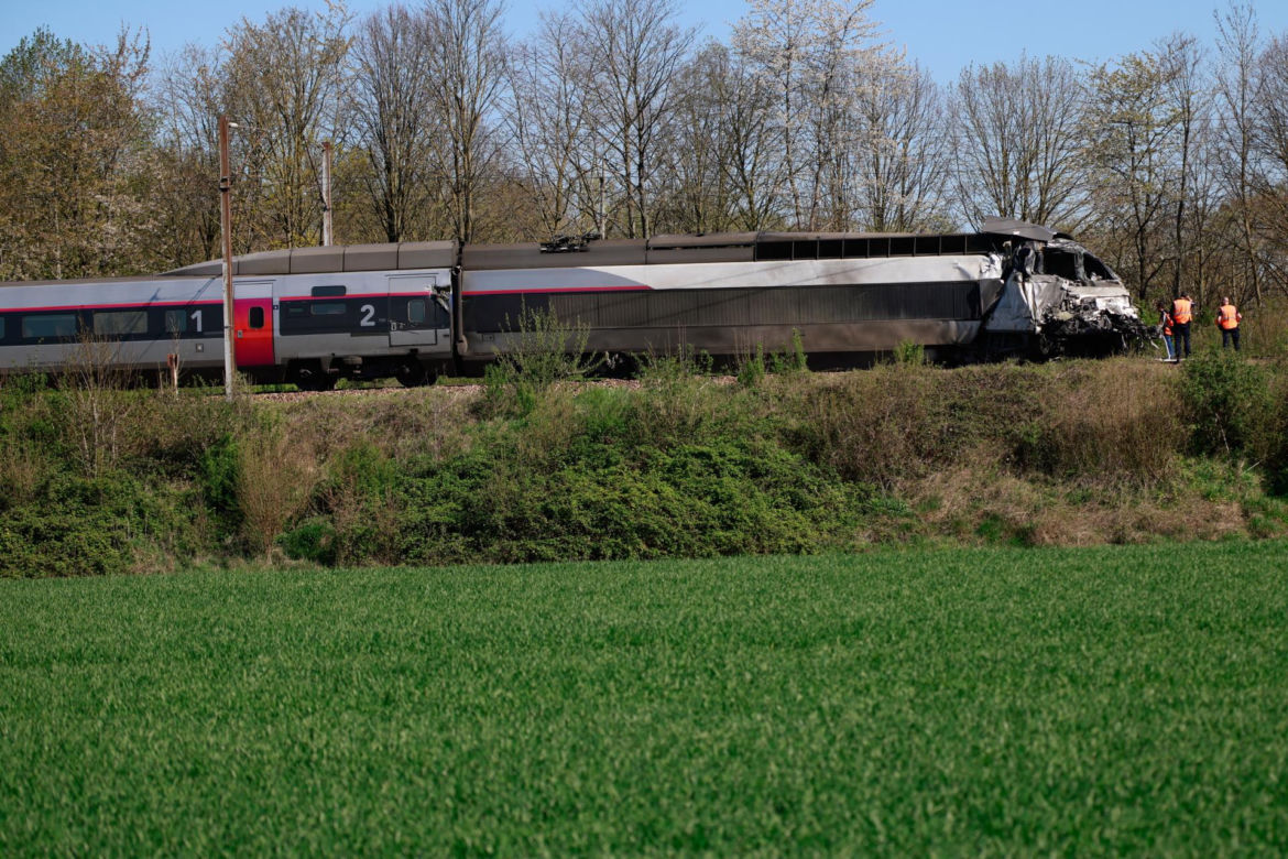 Francja/ Po zderzeniu z TGV polski kierowca ciężarówki usłyszał zarzut zabójstwa w ruchu drogowym