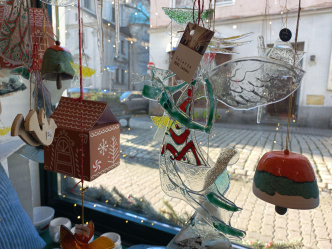 ​Z każdym dniem wybór jest coraz mniejszy. W Galerii MBWA w Lesznie trwa Kiermasz Świąteczny