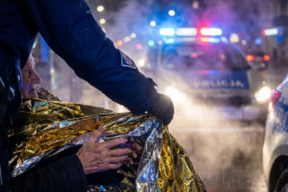 O krok od tragedii w Gdańsku. Mundurowi wynieśli 91-latkę z ognia