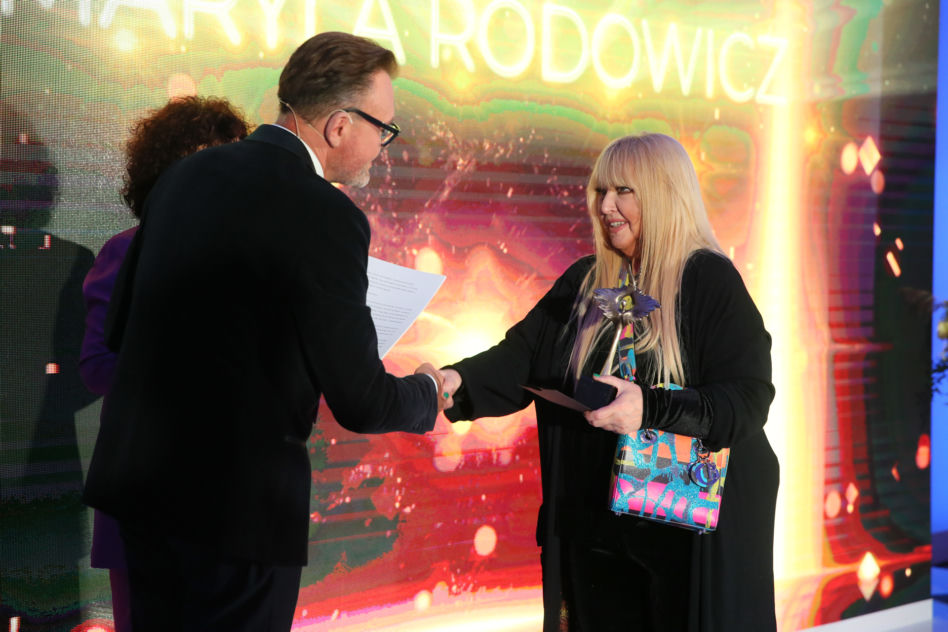 Maryla Rodowicz i Małgorzata Rozenek-Majdan z nagrodami. Stylizacje gwiazd
