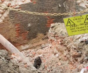 Piwnice przedwojennych kamienic pod torowiskiem tramwajowym w Szczecinie