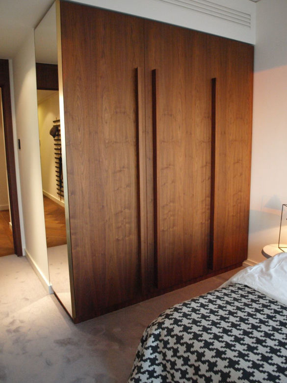 Eleganckie matowe wykończenie powierzchni w nowoczesnym apartamencie