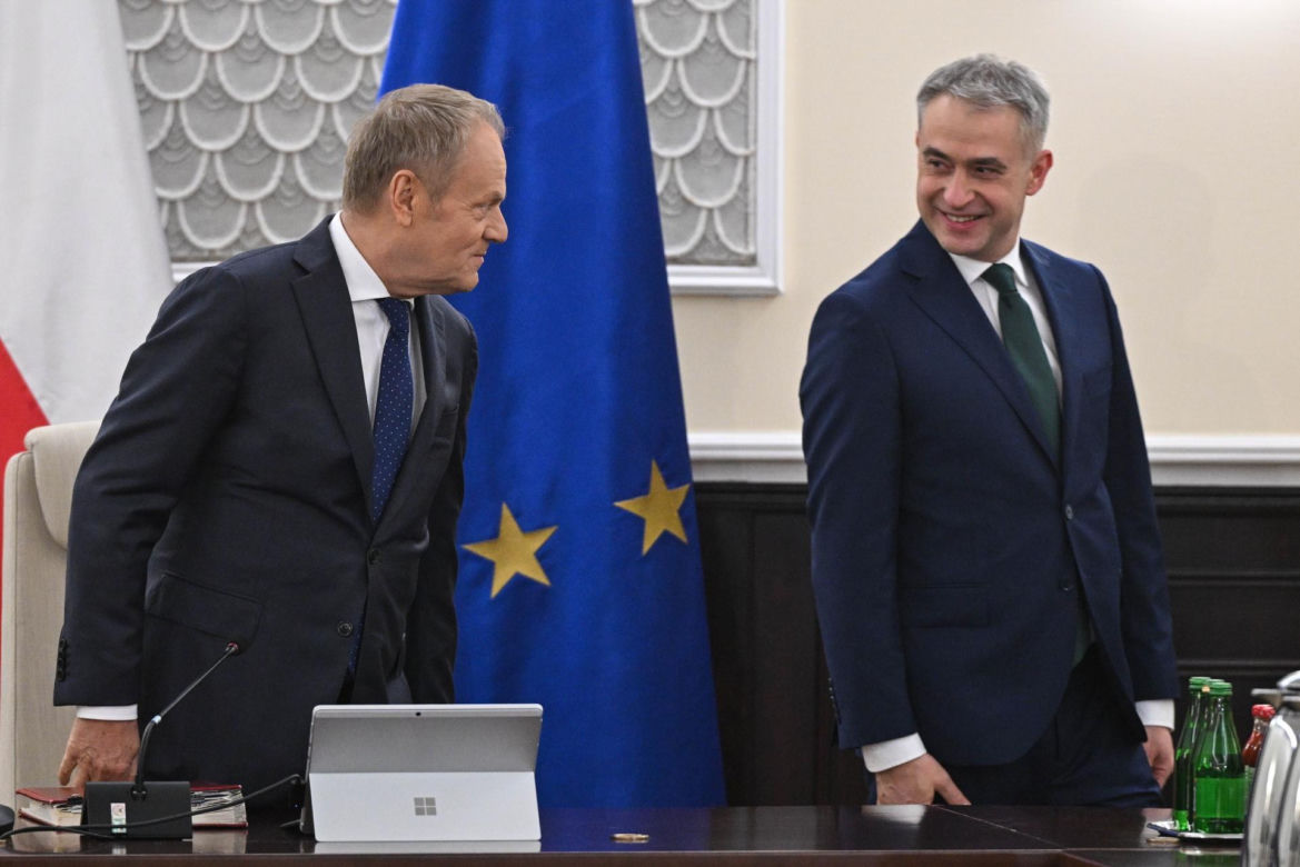 Specjalne posiedzenie rządu. Tusk tnie ceny paliw. Radykalne obniżki podatków
