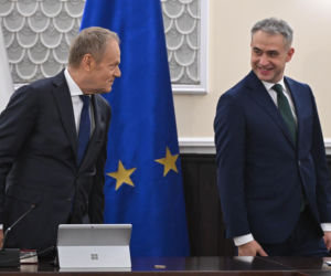 Specjalne posiedzenie rządu. Tusk tnie ceny paliw. Radykalne obniżki podatków